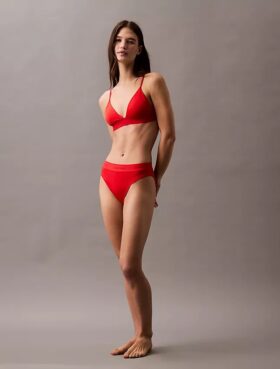 Μοντέρνο Bikini με λογότυπο στα κάτω μέρη