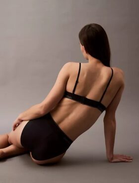 Μοντέρνο Bikini με λογότυπο στα κάτω μέρη Μοντέρνο Bikini με λογότυπο στα κάτω μέρη