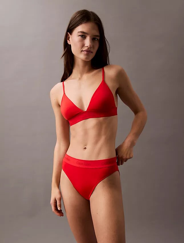 Μοντέρνο Bikini με λογότυπο στα κάτω μέρη Μοντέρνο Bikini με λογότυπο στα κάτω μέρη
