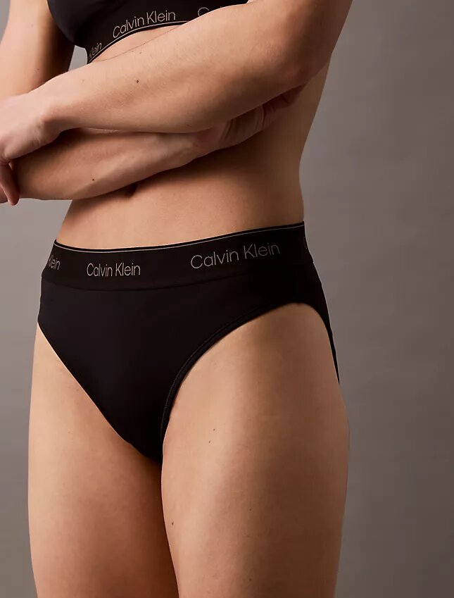 Μοντέρνο Bikini με λογότυπο στα κάτω μέρη Μοντέρνο Bikini με λογότυπο στα κάτω μέρη