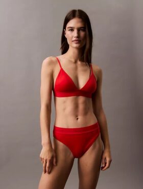Μοντέρνο Bikini με τριγωνικό λογότυπο Μοντέρνο Bikini με τριγωνικό λογότυπο