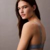 Μοντέρνο Bikini με τριγωνικό λογότυπο Μοντέρνο Bikini με τριγωνικό λογότυπο