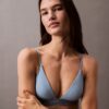 Μοντέρνο Bikini με τριγωνικό λογότυπο Μοντέρνο Bikini με τριγωνικό λογότυπο