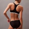 Μοντέρνο στρινγκ Bikini με δαντέλα Μοντέρνο στρινγκ Bikini με δαντέλα