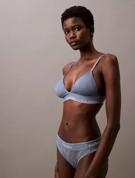 Μοντέρνο τριγωνικό Bralette με ελαφριά επένδυση και δαντέλα