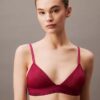 Μοντέρνο τριγωνικό Bralette με ελαφριά επένδυση και δαντέλα Μοντέρνο τριγωνικό Bralette με ελαφριά επένδυση και δαντέλα