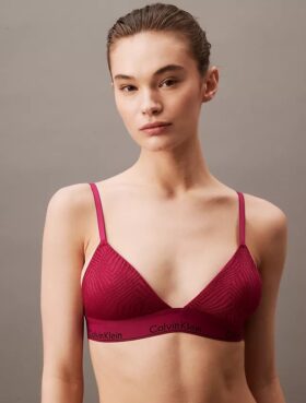 Μοντέρνο τριγωνικό Bralette με ελαφριά επένδυση και δαντέλα