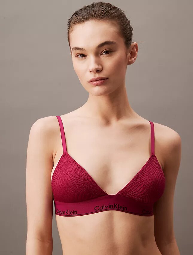 Μοντέρνο τριγωνικό Bralette με ελαφριά επένδυση και δαντέλα Μοντέρνο τριγωνικό Bralette με ελαφριά επένδυση και δαντέλα