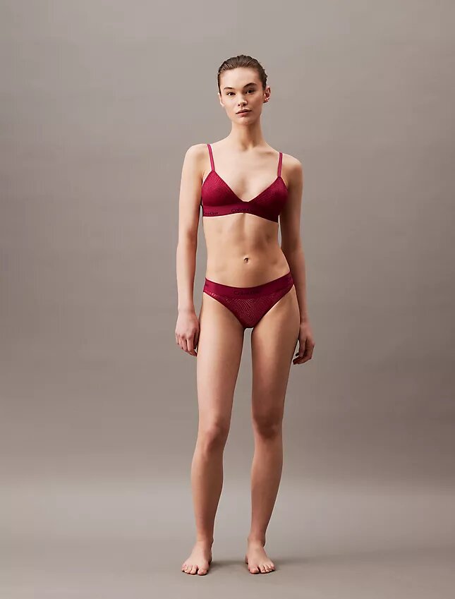 Μοντέρνο τριγωνικό Bralette με ελαφριά επένδυση και δαντέλα Μοντέρνο τριγωνικό Bralette με ελαφριά επένδυση και δαντέλα