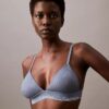 Μοντέρνο τριγωνικό Bralette με ελαφριά επένδυση και δαντέλα Μοντέρνο τριγωνικό Bralette με ελαφριά επένδυση και δαντέλα