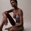 Μοντέρνο τριγωνικό Bralette με ελαφριά επένδυση και δαντέλα Μοντέρνο τριγωνικό Bralette με ελαφριά επένδυση και δαντέλα