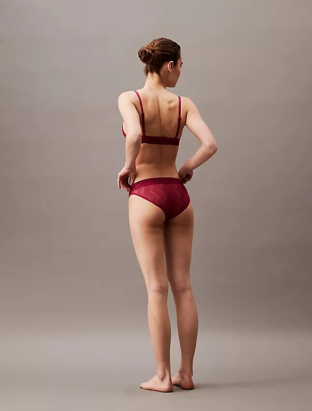 Μοντέρνο τριγωνικό Bralette με ελαφριά επένδυση και δαντέλα Μοντέρνο τριγωνικό Bralette με ελαφριά επένδυση και δαντέλα