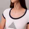Μπλούζα με γραφικό σχήμα λογότυπου Monogram, στενή γραμμή Μπλούζα με γραφικό σχήμα λογότυπου Monogram, στενή γραμμή