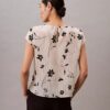 Μπλούζα με σμόκινγκ και floral μοτίβο Μπλούζα με σμόκινγκ και floral μοτίβο