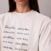 Μπλούζα με τετράγωνο στυλ και γραφικό λογότυπο Μπλούζα με τετράγωνο στυλ και γραφικό λογότυπο