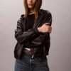 Μπουφάν με κουκούλα από συνθετικό δέρμα