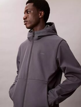 Μπουφάν Softshell με κουκούλα και φερμουάρ Μπουφάν Softshell με κουκούλα και φερμουάρ