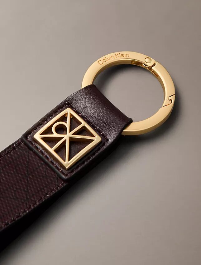 Μπρελόκ και θήκη καρτών με μοτίβο Monogram σε όλη την επιφάνεια Μπρελόκ και θήκη καρτών με μοτίβο Monogram σε όλη την επιφάνεια