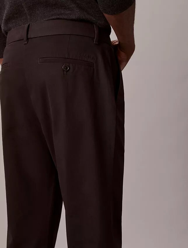 Παντελόνια Chino από βαμβακερό σατέν με στενή, κωνική γραμμή Παντελόνια Chino από βαμβακερό σατέν με στενή, κωνική γραμμή