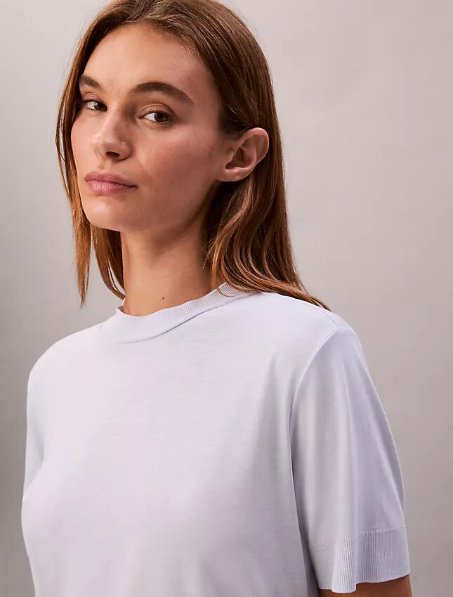 Πλεκτό T-shirt με ψηλό γιακά Πλεκτό T-shirt με ψηλό γιακά