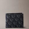 Πορτοφόλι διπλής αναδίπλωσης με μοτίβο Monogram σε όλη την επιφάνεια