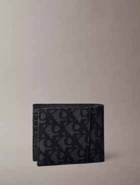 Πορτοφόλι διπλής αναδίπλωσης με μοτίβο Monogram σε όλη την επιφάνεια Πορτοφόλι διπλής αναδίπλωσης με μοτίβο Monogram σε όλη την επιφάνεια