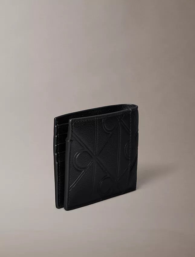Πορτοφόλι διπλό με ανάγλυφο λογότυπο και θήκη για κέρματα Πορτοφόλι διπλό με ανάγλυφο λογότυπο και θήκη για κέρματα