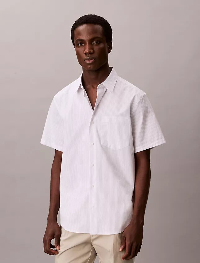 Πουκάμισο με κουμπιά από Cotton Stretch με λεπτές ρίγες Πουκάμισο με κουμπιά από Cotton Stretch με λεπτές ρίγες