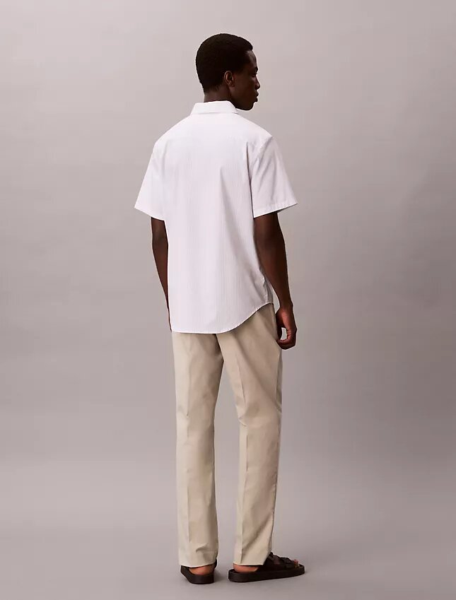 Πουκάμισο με κουμπιά από Cotton Stretch με λεπτές ρίγες Πουκάμισο με κουμπιά από Cotton Stretch με λεπτές ρίγες