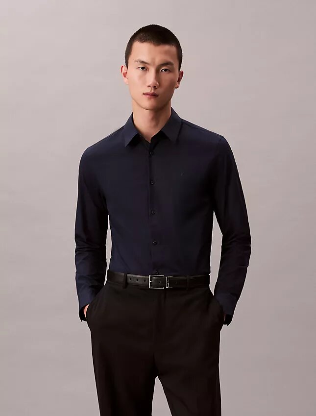 Πουκάμισο με κουμπιά από Cotton Stretch ποπλίν με στενή γραμμή Πουκάμισο με κουμπιά από Cotton Stretch ποπλίν με στενή γραμμή