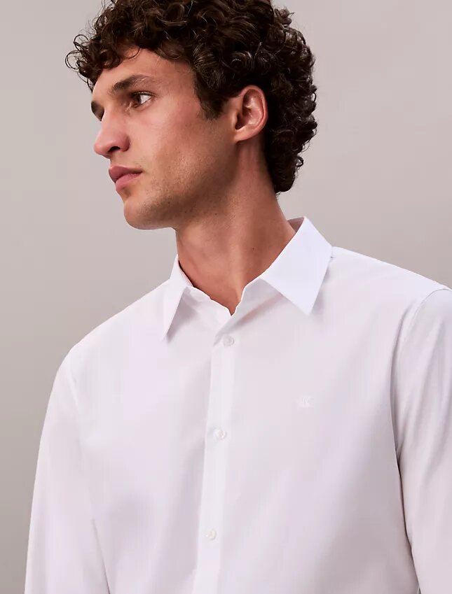 Πουκάμισο με κουμπιά από Cotton Stretch ποπλίν με στενή γραμμή Πουκάμισο με κουμπιά από Cotton Stretch ποπλίν με στενή γραμμή