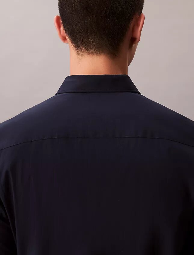 Πουκάμισο με κουμπιά από Cotton Stretch ποπλίν με στενή γραμμή Πουκάμισο με κουμπιά από Cotton Stretch ποπλίν με στενή γραμμή