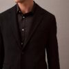 Στενό μπλέιζερ από γαμπαρντίνη Στενό μπλέιζερ από γαμπαρντίνη