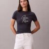 Στενό T-shirt με ανάγλυφο λογότυπο Στενό T-shirt με ανάγλυφο λογότυπο