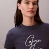 Στενό T-shirt με ανάγλυφο λογότυπο Στενό T-shirt με ανάγλυφο λογότυπο