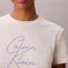 Στενό T-shirt με ανάγλυφο λογότυπο Στενό T-shirt με ανάγλυφο λογότυπο