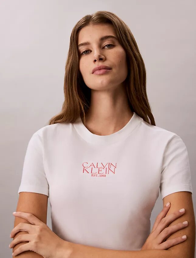 Στενό T-shirt με γραφικό λογότυπο Στενό T-shirt με γραφικό λογότυπο