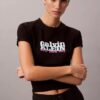 Στενό T-shirt με γραφικό λογότυπο σε αντίθεση