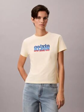 Στενό T-shirt με γραφικό λογότυπο σε αντίθεση