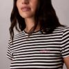 Στενό T-shirt με λογότυπο και ραβδώσεις