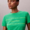 Στενό T-shirt με λογότυπο σε ρίγες