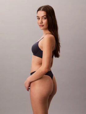 Συνδεδεμένο ελαστικό Thong