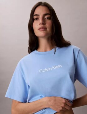 T-shirt με χαλαρή εφαρμογή και τυπικό λογότυπο