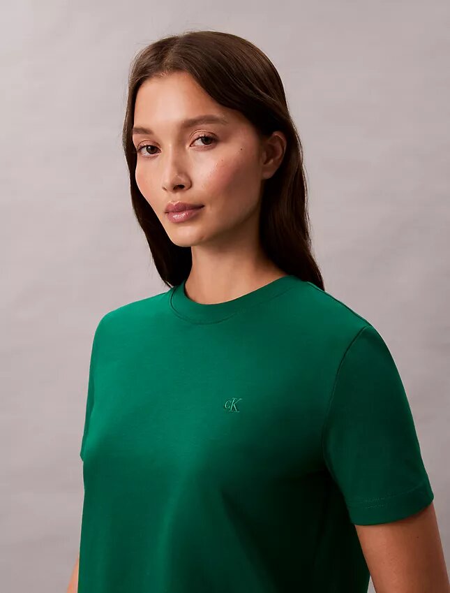 T-shirt με λογότυπο από το αρχείο T-shirt με λογότυπο από το αρχείο