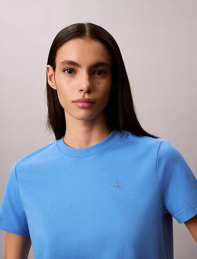 T-shirt με λογότυπο από το αρχείο T-shirt με λογότυπο από το αρχείο