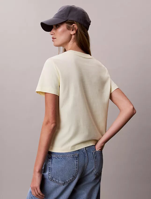 T-shirt με λογότυπο από το αρχείο T-shirt με λογότυπο από το αρχείο
