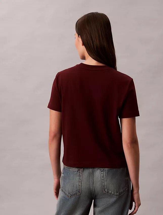 T-shirt με λογότυπο από το αρχείο T-shirt με λογότυπο από το αρχείο