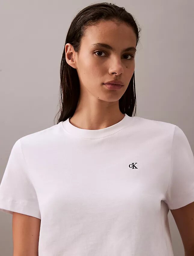 T-shirt με λογότυπο από το αρχείο T-shirt με λογότυπο από το αρχείο