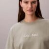 T-shirt με στρογγυλό λαιμό και τυπικό λογότυπο, ευρύχωρη εφαρμογή T-shirt με στρογγυλό λαιμό και τυπικό λογότυπο, ευρύχωρη εφαρμογή
