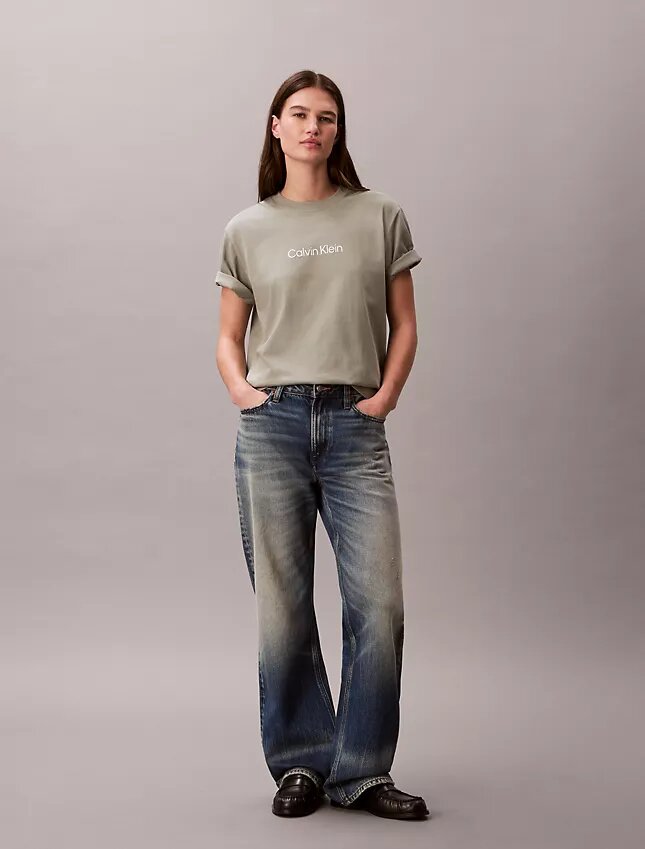 T-shirt με στρογγυλό λαιμό και τυπικό λογότυπο, ευρύχωρη εφαρμογή T-shirt με στρογγυλό λαιμό και τυπικό λογότυπο, ευρύχωρη εφαρμογή